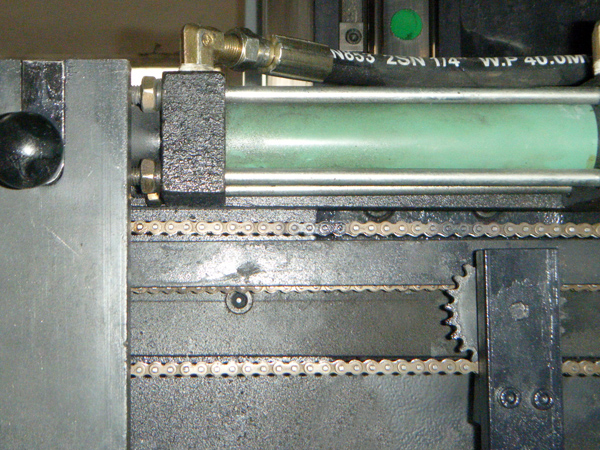 前导向液压驱动