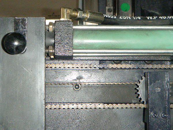 前导向液压驱动